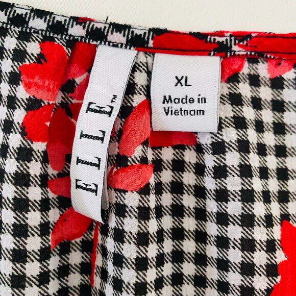 ELLE  Women's Top Floral Ghimgan V-Neck Flutter Sleeve Size XL - Picture 4 of 10